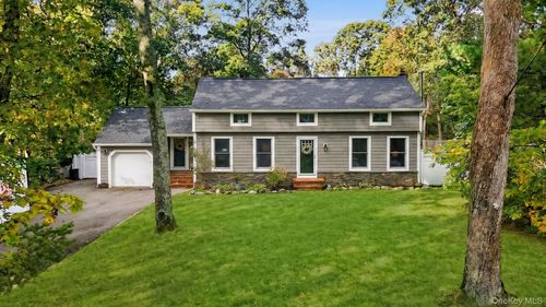 85 Shannon Blvd, Yaphank, NY, 11980-1601 | Card Image