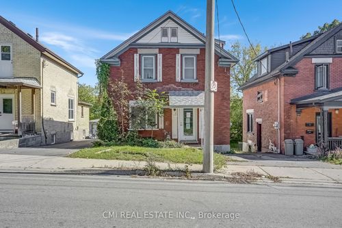 135 Madison Ave S, Kitchener, ON, N2G3M4 | Card Image