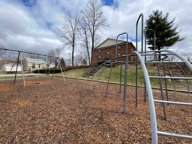 APT-13 - 11 Railroad Ave, Condo with 2 bedrooms, 1 bathrooms and null parking in Derry NH | Image 28