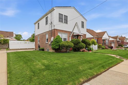 1 Ivanhoe Place, Hempstead, NY, 11580 | Card Image