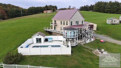 384 Pinoak Rd, Lashmeet, WV, 24733-9629 | Card Image