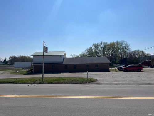 996 2nd St, Plainville, IN, 47568-5215 | Card Image