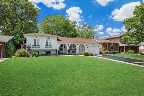 4200 Eastdale Dr, Beamsville, ON, L3J0N3 | Card Image