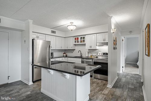 713-10713 Valley Forge Cir, KING OF PRUSSIA, PA, 19406-1183 | Card Image