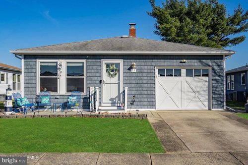 15 Aztec Ct, Toms River, NJ, 08757-3814 | Card Image