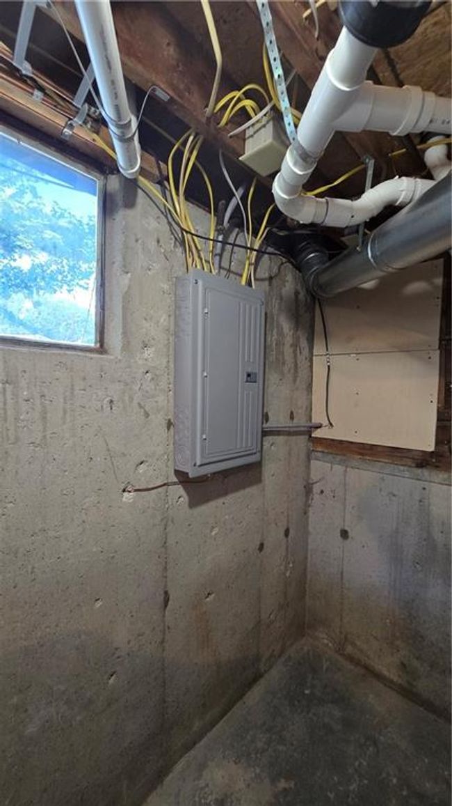 New upgraded electrical panel with shutoff switch | Image 22