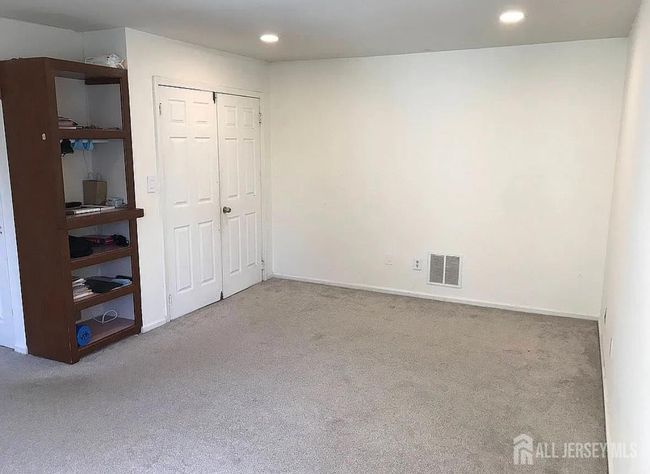 604 Woodbridge Commons Way, Townhouse with 2 bedrooms, 2 bathrooms and null parking in Iselin NJ | Image 14