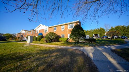 apt-24h-460 Old Town Rd, Port Jefferson Station, NY, 11776-2235 | Card Image