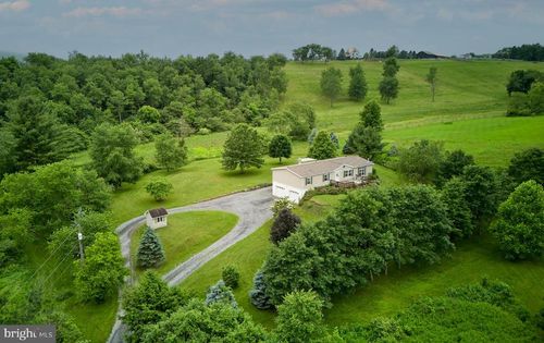 108 Jeremy Pl, Spring Mills, PA, 16875-9337 | Card Image