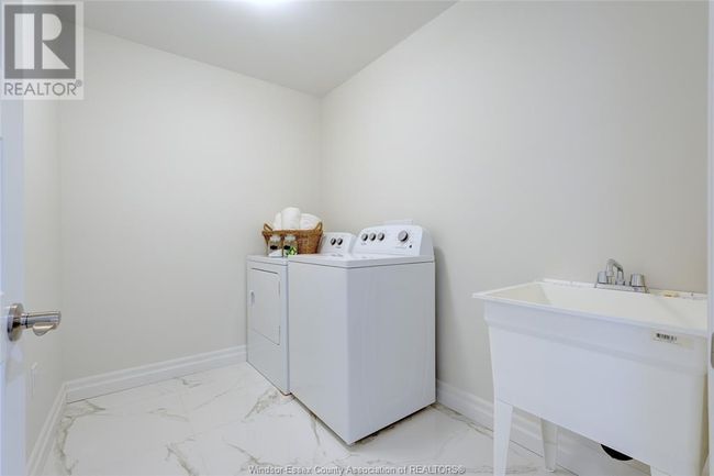 741 Brownstone Dr, Townhouse with 3 bedrooms, 3 bathrooms and null parking in Windsor ON | Image 40