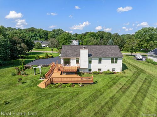 11121 Home Shore Dr, Pinckney, MI, 48169-9569 | Card Image