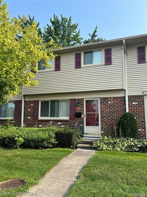 9788 Pine St, Taylor, MI, 48180-3406 | Card Image