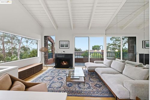 2 Sereno Cir, Oakland, CA, 94619 | Card Image