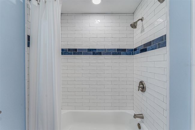 Bathtub/Shower Combo! | Image 20