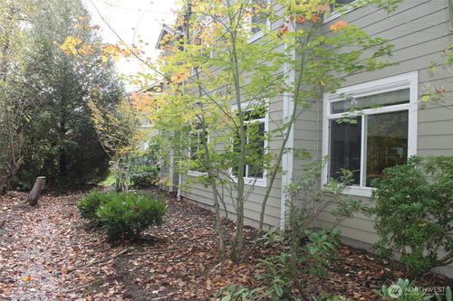 538 241st Ln Se, Sammamish, WA, 98074-3681 | Card Image