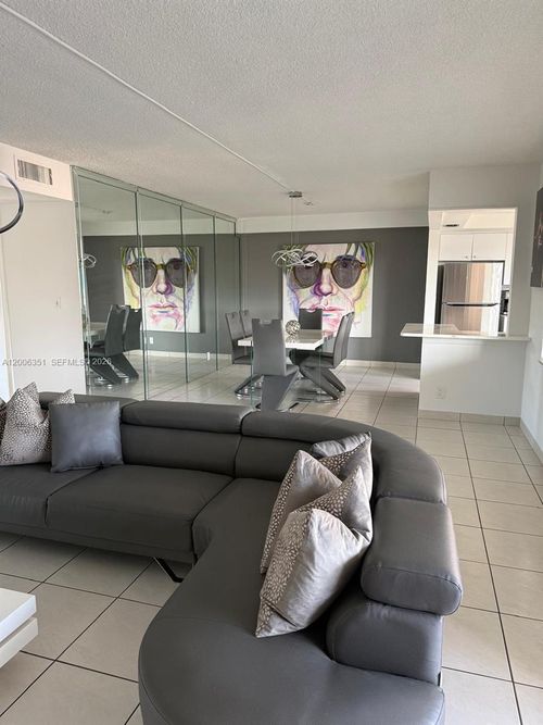 7e-200 Ne 12th Ave, Hallandale Beach, FL, 33009-4558 | Card Image