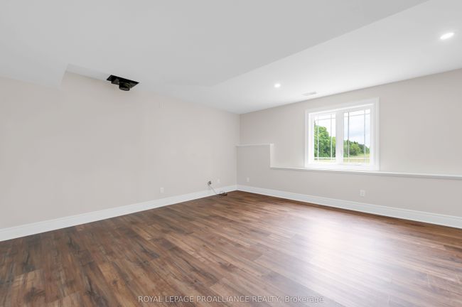 126 Squire Rd, House other with 3 bedrooms, 2 bathrooms and 8 parking in Springbrook ON | Image 20