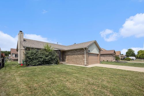 46179 Duke Dr, Chesterfield, MI, 48051-3235 | Card Image