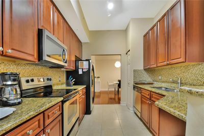 121 - 3001 Ne 185th St, Condo with 2 bedrooms, 2 bathrooms and null parking in Aventura FL | Image 3