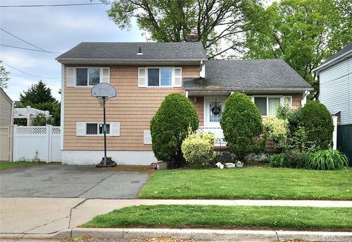 11 Howard St, Hicksville, NY, 11801-4319 | Card Image