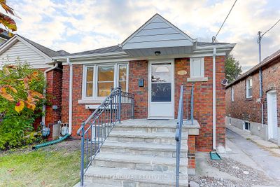 718 Willard Ave, House other with 2 bedrooms, 2 bathrooms and 1 parking in York ON | Image 2