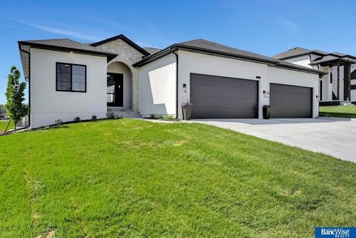 8939 Rocky Top Rd, Lincoln, NE, 68526-4507 | Card Image