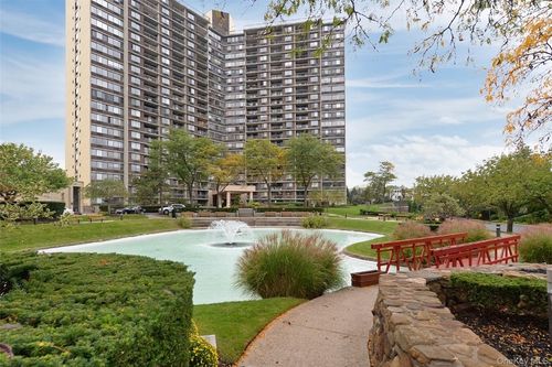 4y-1 Bay Club Dr, Bayside, NY, 11360-2904 | Card Image