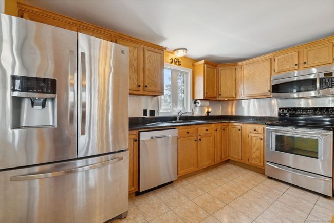 11 Fern St, House other with 4 bedrooms, 2 bathrooms and null parking in Windsor Locks CT | Image 4