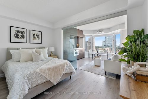 2706-155 Yorkville Ave, Toronto, ON, M5R0B4 | Card Image