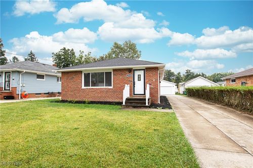 22504 Jennings St, Cleveland, OH, 44128-4745 | Card Image