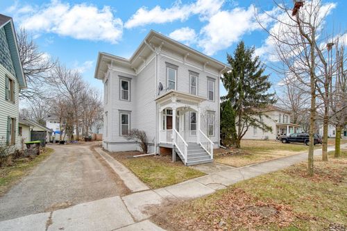 220 Comstock St, Adrian, MI, 49221-2807 | Card Image