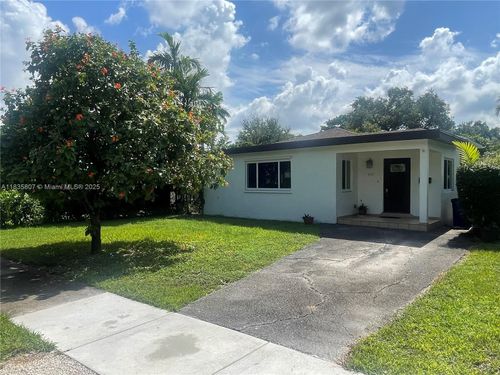 473 South Dr, Miami Springs, FL, 33166-5945 | Card Image