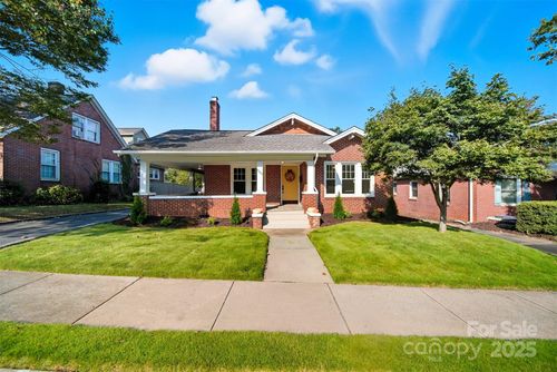 609 2nd St Ne, Hickory, NC, 28601-3855 | Card Image