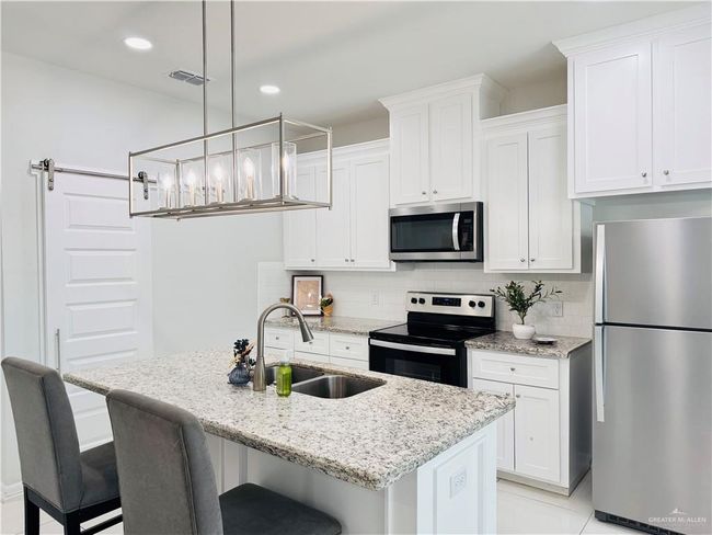 5512 N Crown Point, Townhouse with 3 bedrooms, 3 bathrooms and 2 parking in Pharr TX | Image 8