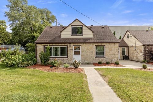 2001 W Bender Rd, GLENDALE, WI, 53209-3726 | Card Image