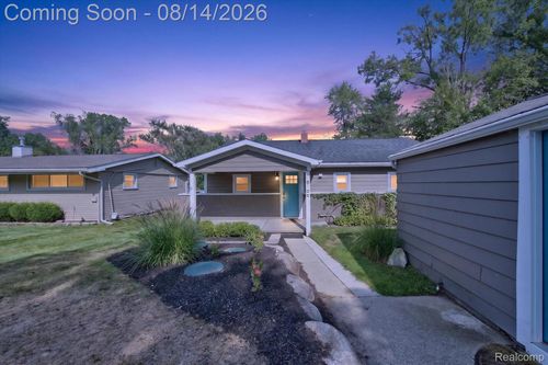 6166 Borowy Dr, Commerce Twp, MI, 48382-3611 | Card Image