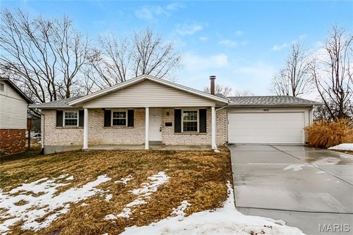 1875 Battlefield Dr, Florissant, MO, 63031-2801 | Card Image