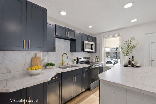 b-122 Union St, Rockland, MA, 02370-1922 | Card Image