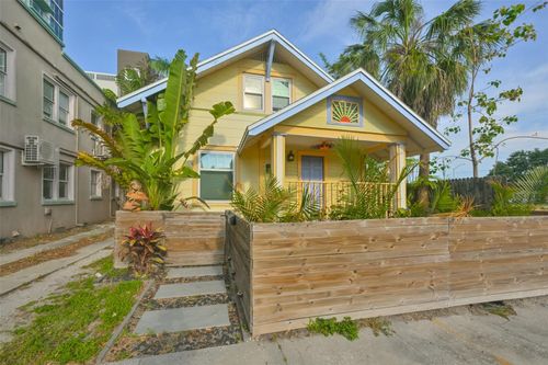 340 Moffett Ct N, St Petersburg, FL, 33701-2726 | Card Image