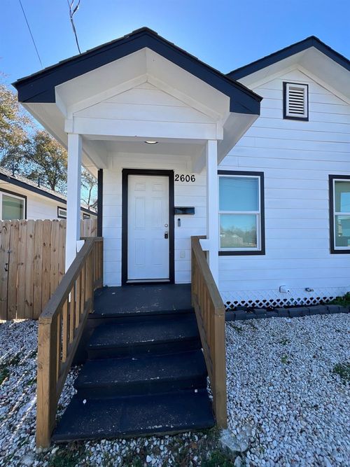 2606 Mills St, Houston, TX, 77026-7422 | Card Image