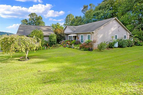 88 Whispering Pines Dr, Marion, NC, 28752-5224 | Card Image