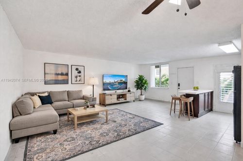 305-7133 Bay Dr, Miami Beach, FL, 33141-5494 | Card Image