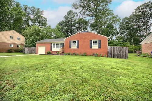 845 Cascade Dr, Newport News, VA, 23608-3232 | Card Image