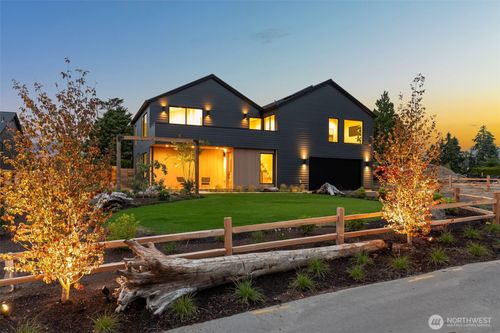 18636 2nd Ave Sw, Normandy Park, WA, 98166-4010 | Card Image