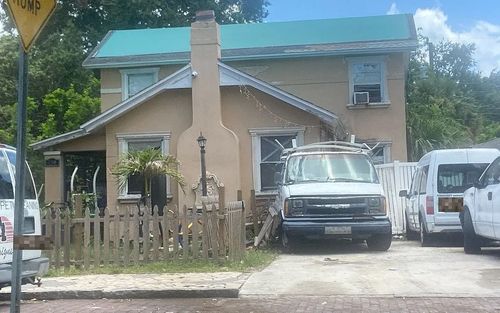 950 9th Ave S, Saint Petersburg, FL, 33705-1925 | Card Image