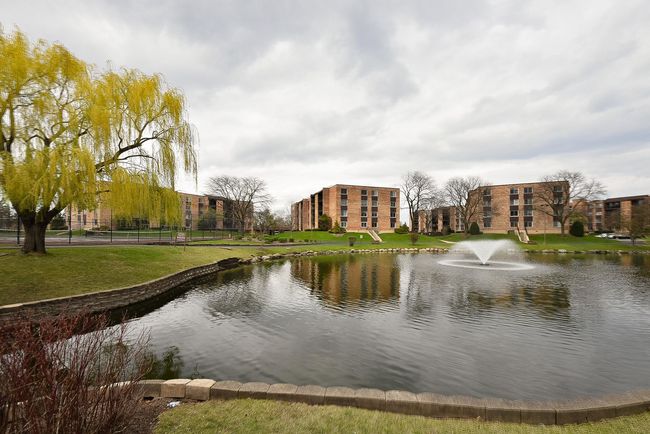APT-127 - 1103 S Hunt Club Dr, Condo with 2 bedrooms, 2 bathrooms and 3 parking in Mount Prospect IL | Image 24