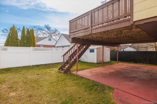 112 Chestnut St, Lynbrook, NY, 11563-1810 | Card Image