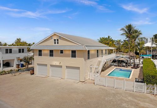 28 Center Ln, Key Largo, FL, 33037-2911 | Card Image