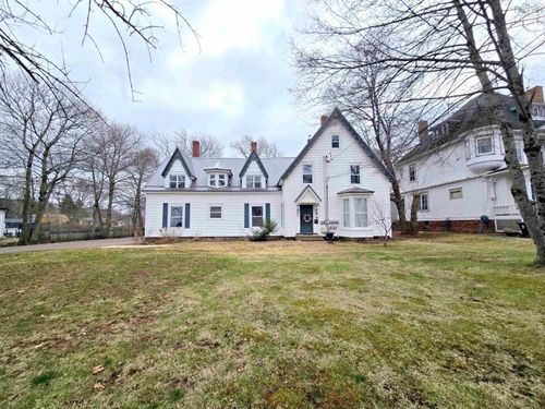 179-181 East Victoria Street, East Amherst, NS, B4H1Y7 | Card Image