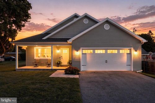 565 Stouffer Ave, CHAMBERSBURG, PA, 17201-2852 | Card Image